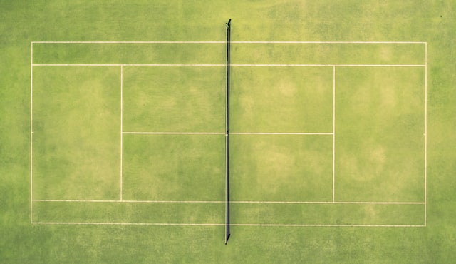 Bird's-eye image of a tennis court